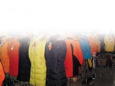 羽絨制品濫“羽”充數(shù)貓膩不少 巨大差價(jià)讓人暈-大連你好-大連新青年網(wǎng)